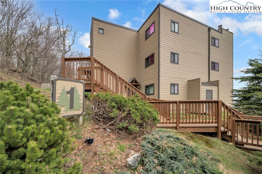 Image number 1 for the current listing