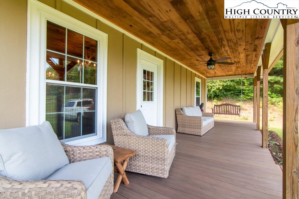 Image number 1 for the current listing