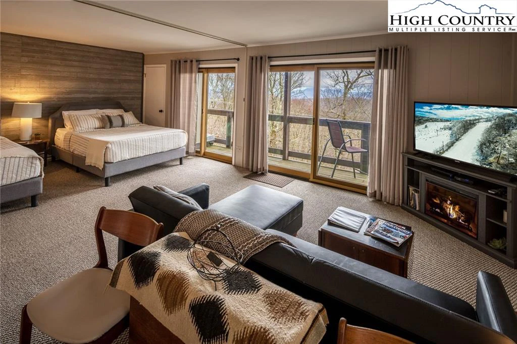 Image number 1 for the current listing