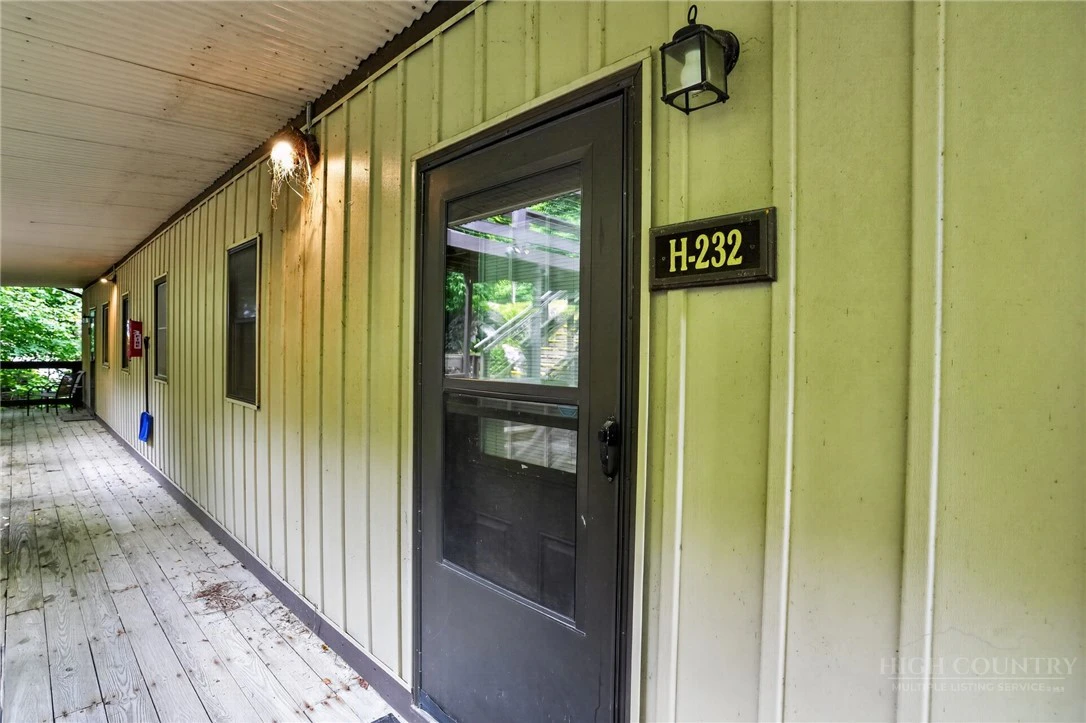Image number 2 for the current listing