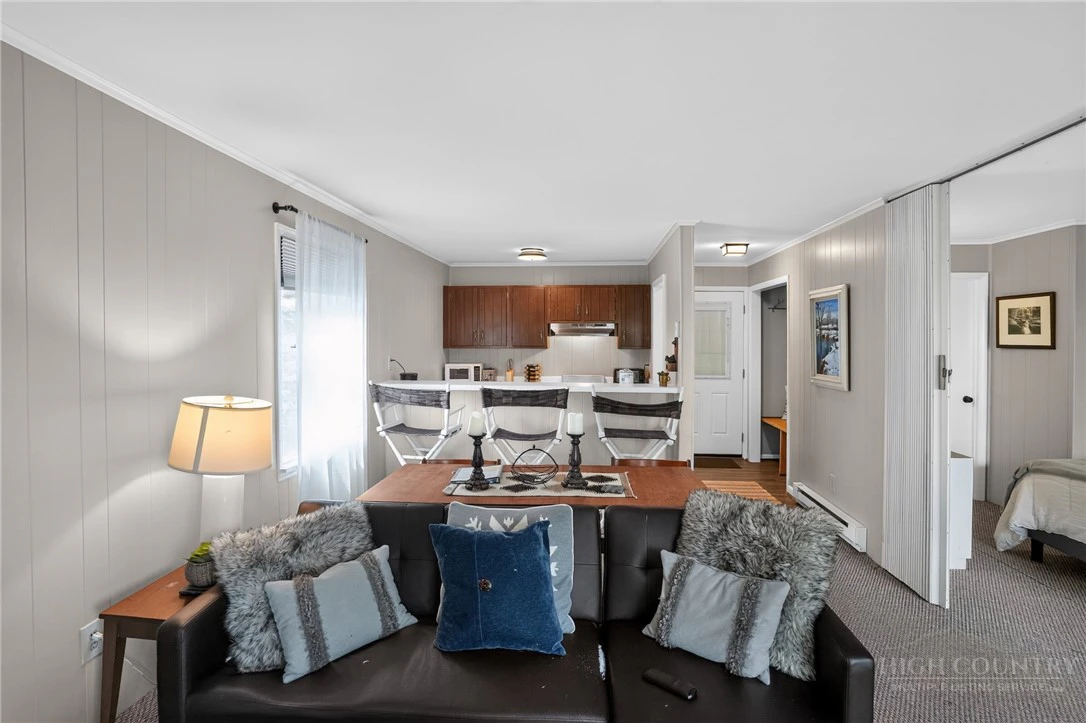 Image number 9 for the current listing