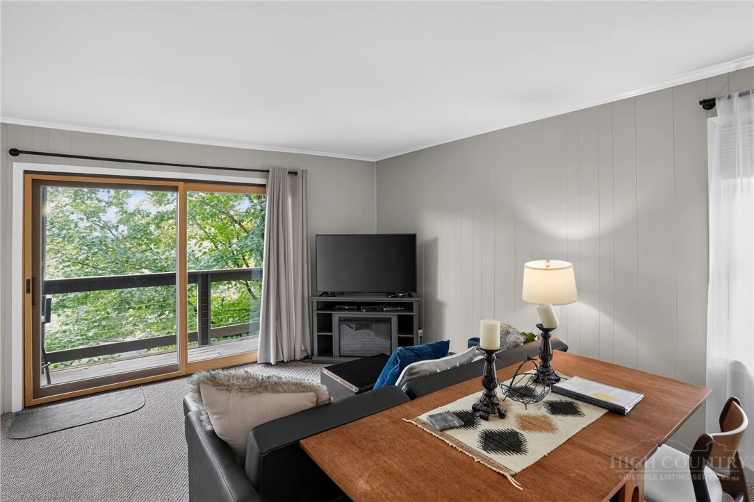 Image number 10 for the current listing