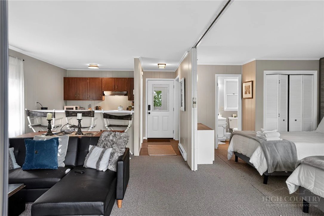 Image number 12 for the current listing