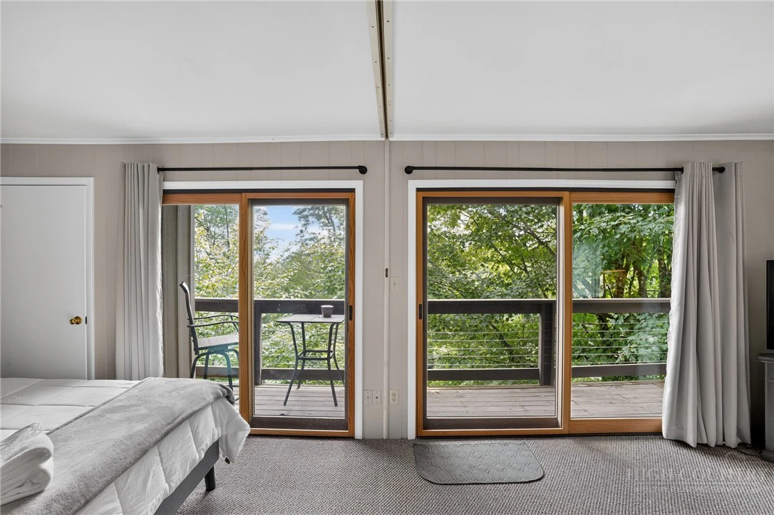 Image number 13 for the current listing