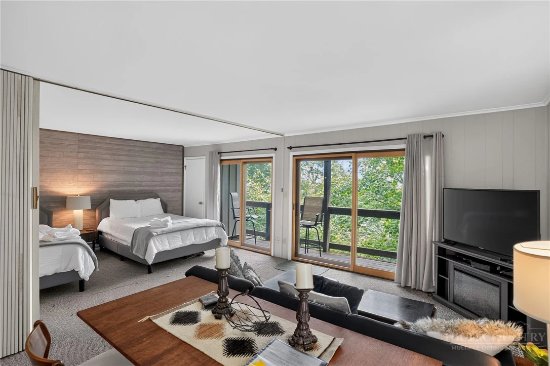 Image number 15 for the current listing