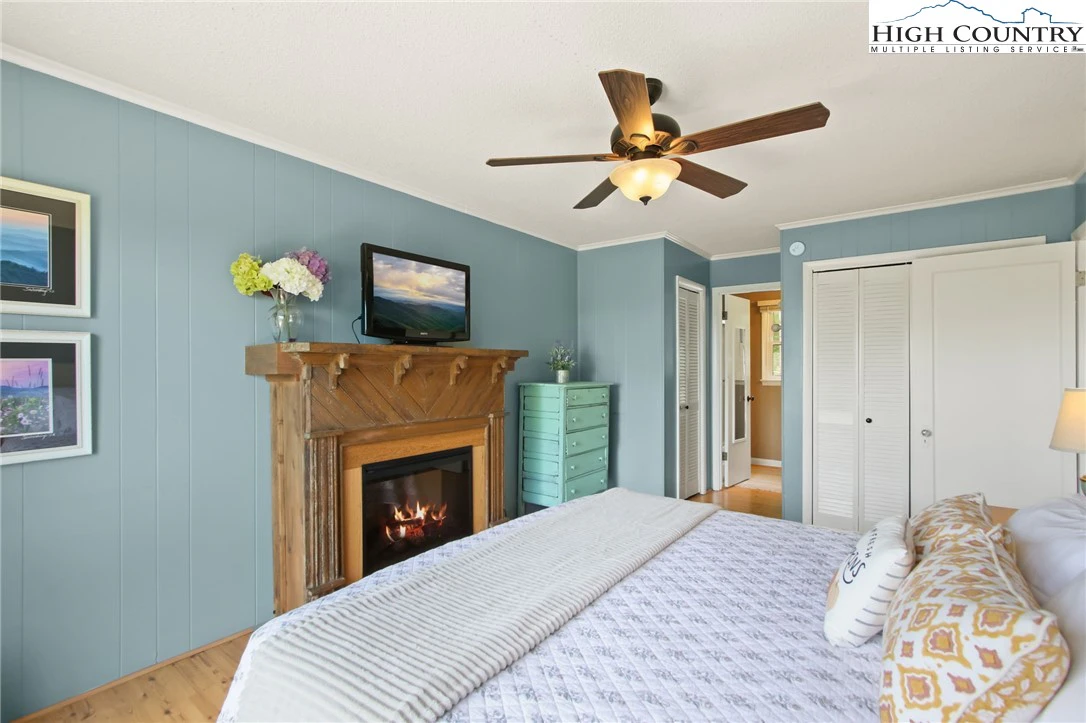 Image number 9 for the current listing