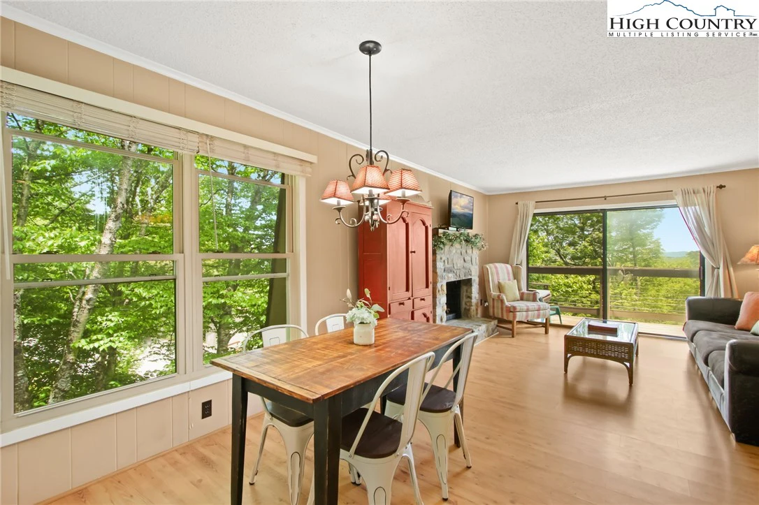 Image number 21 for the current listing