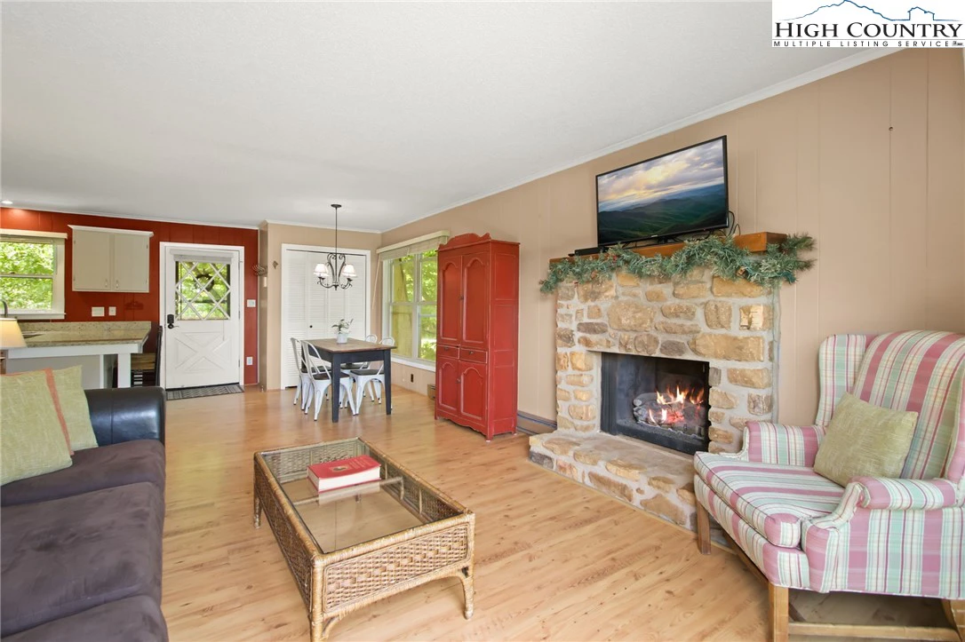Image number 5 for the current listing
