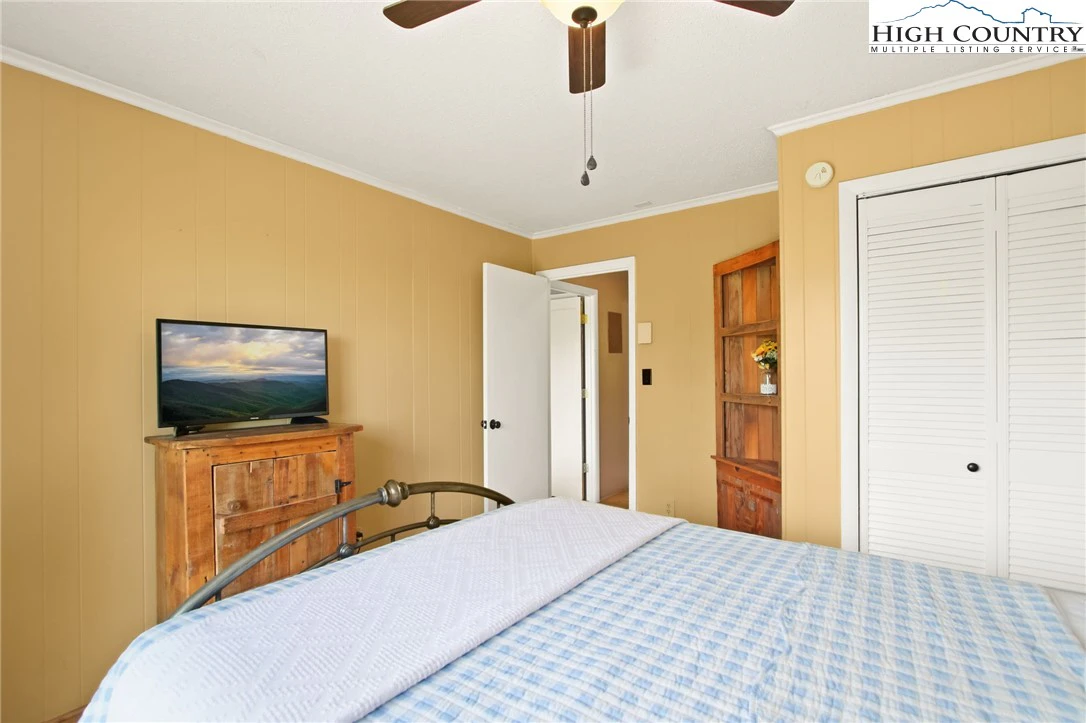 Image number 14 for the current listing