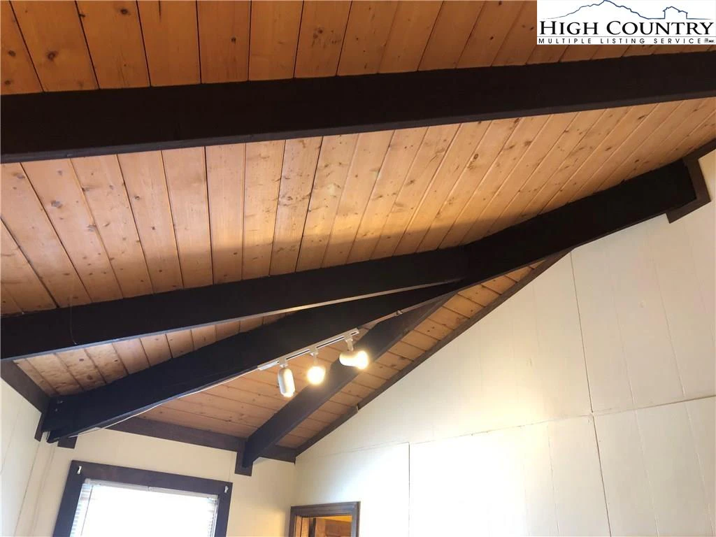 Image number 3 for the current listing