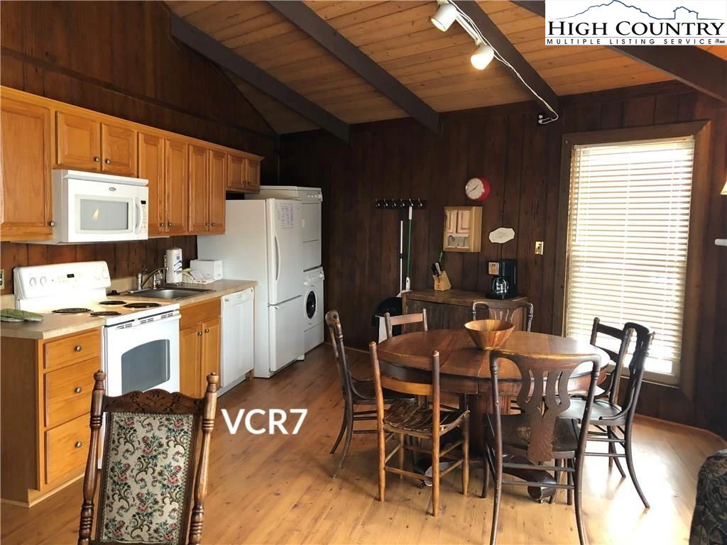 Image number 4 for the current listing