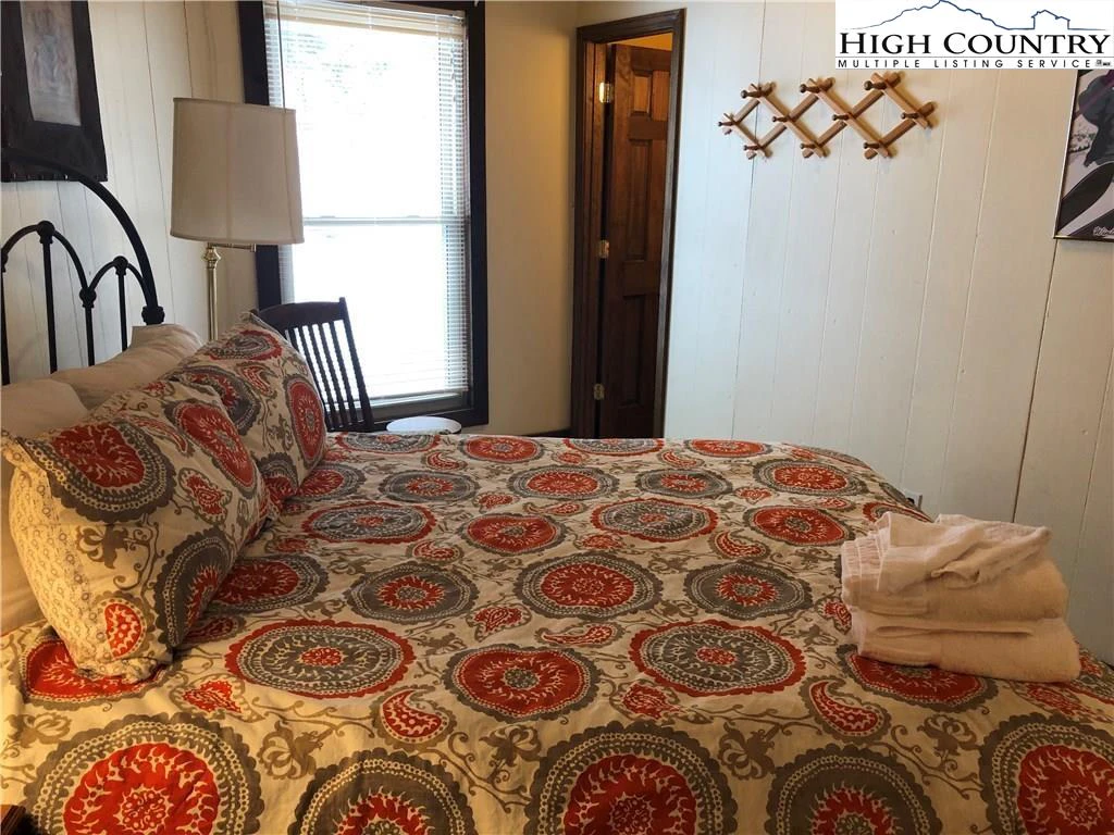 Image number 5 for the current listing