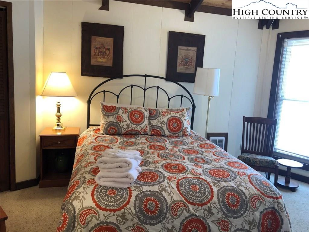Image number 6 for the current listing