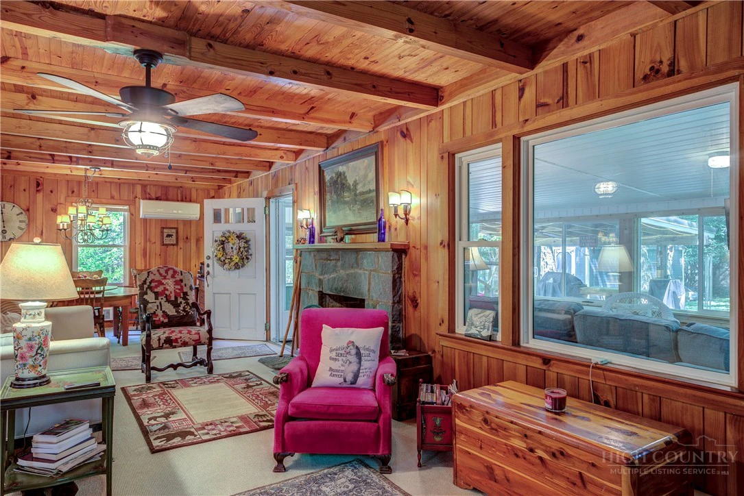 Image number 14 for the current listing
