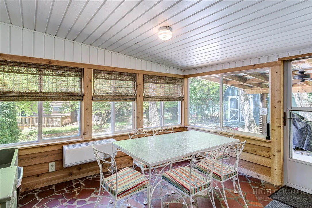 Image number 9 for the current listing