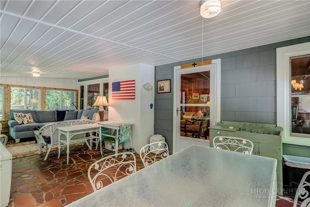 Image number 11 for the current listing