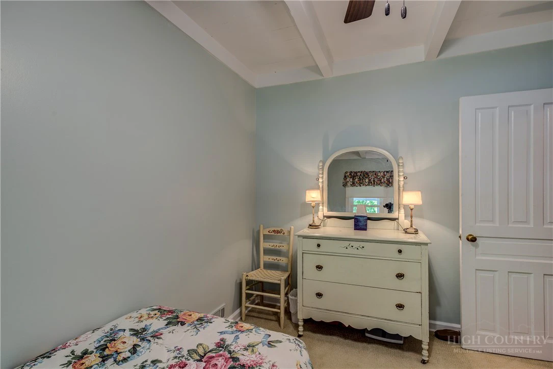 Image number 2 for the current listing