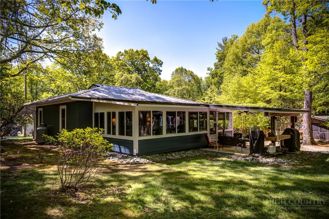 Image number 1 for the current listing