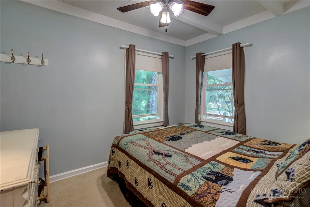 Image number 19 for the current listing