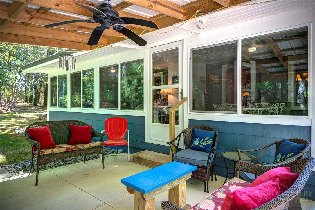 Image number 21 for the current listing