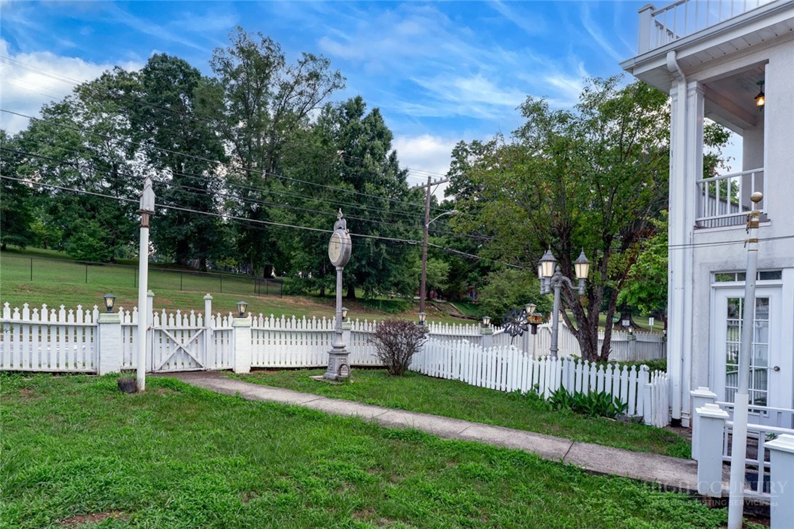 Image number 12 for the current listing