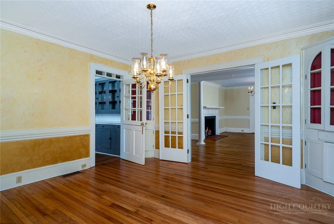 Image number 20 for the current listing