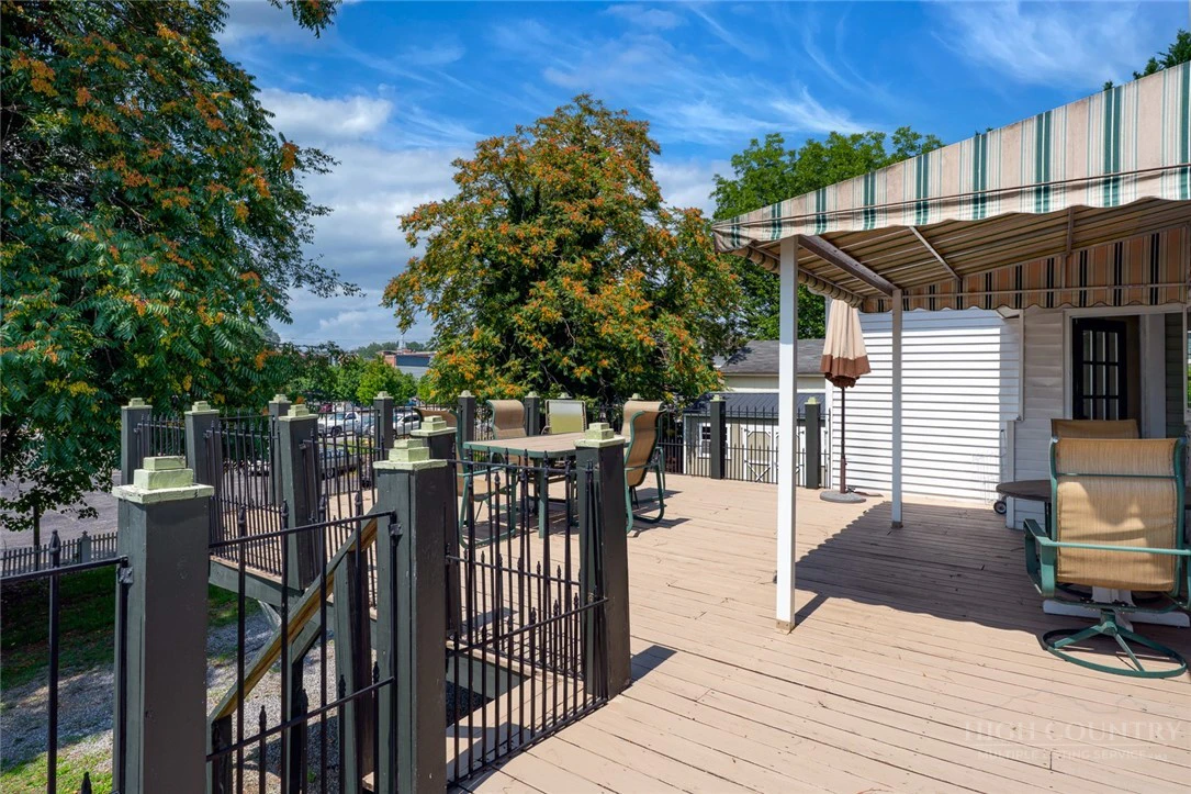 Image number 9 for the current listing
