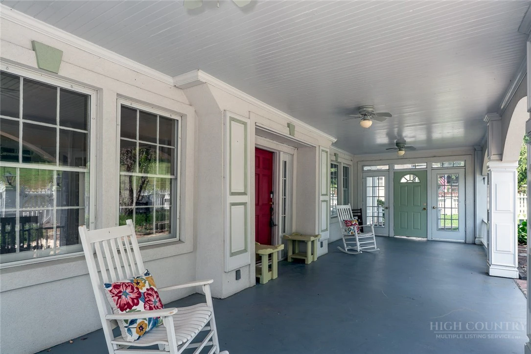 Image number 14 for the current listing