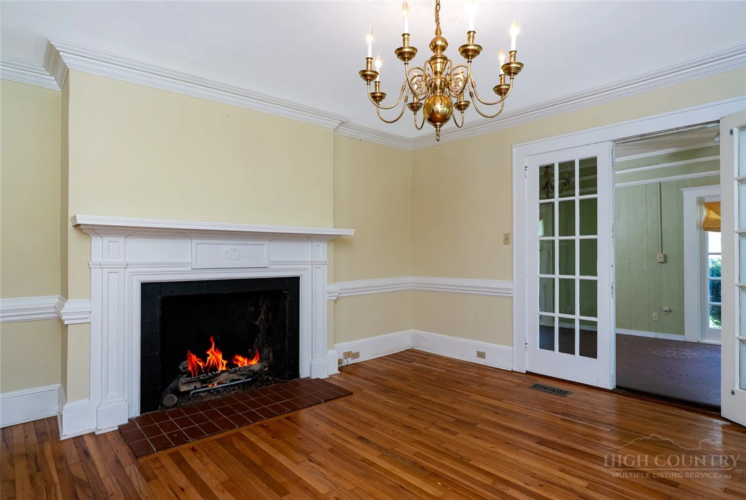 Image number 16 for the current listing