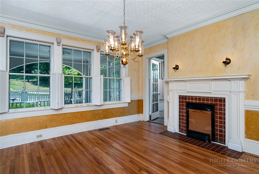 Image number 20 for the current listing
