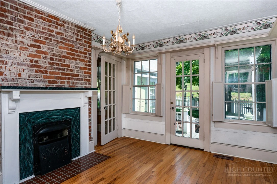 Image number 22 for the current listing