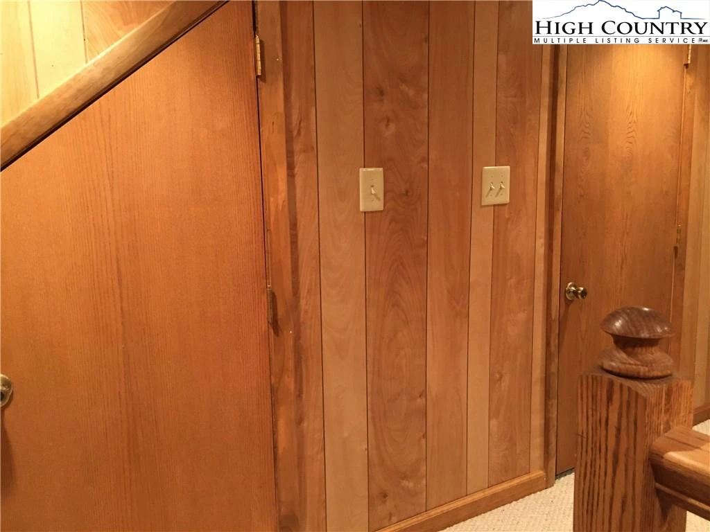 Image number 2 for the current listing