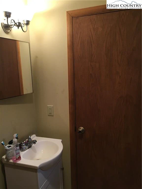 Image number 9 for the current listing