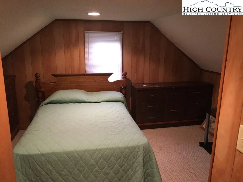 Image number 3 for the current listing