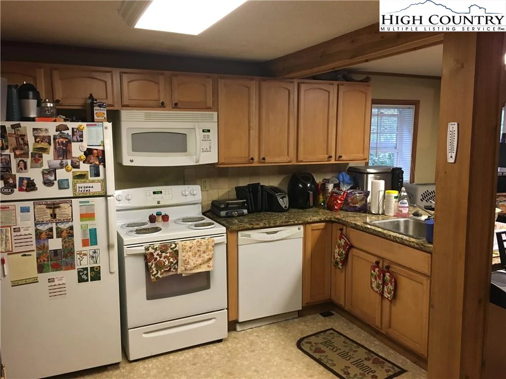 Image number 14 for the current listing