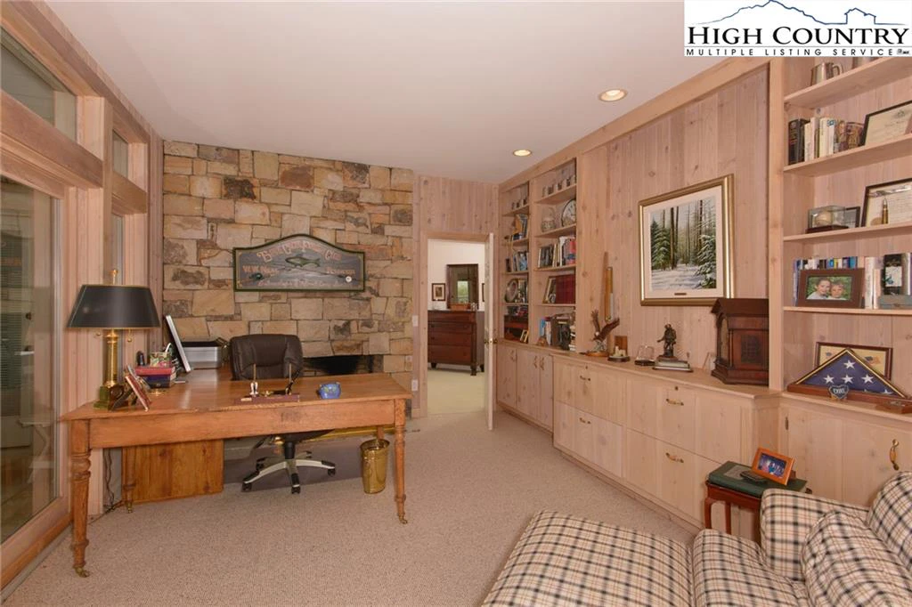 Image number 14 for the current listing