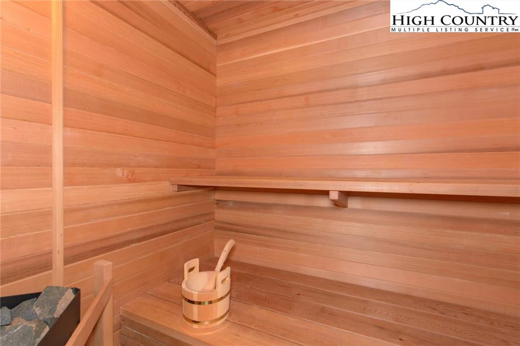 Image number 5 for the current listing