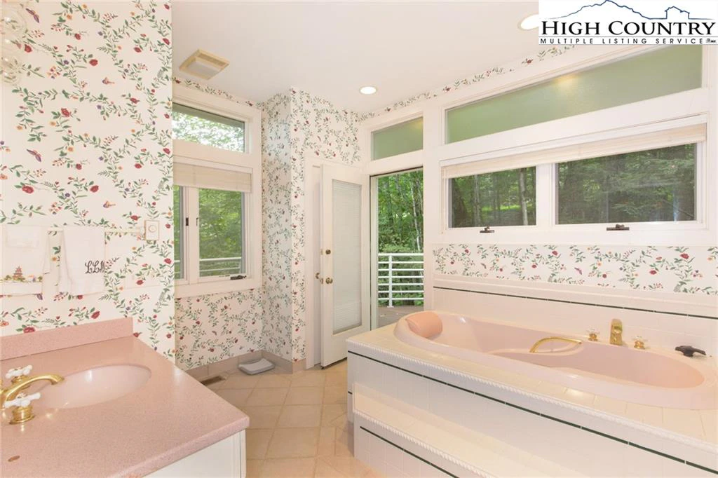 Image number 6 for the current listing