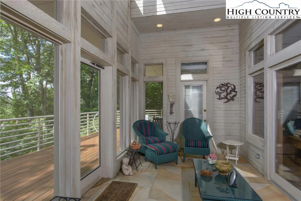 Image number 7 for the current listing