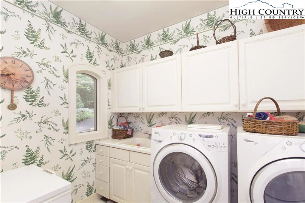 Image number 8 for the current listing