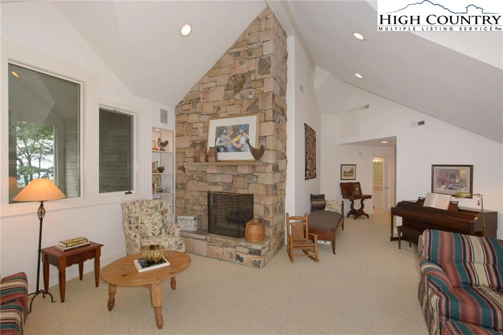 Image number 10 for the current listing