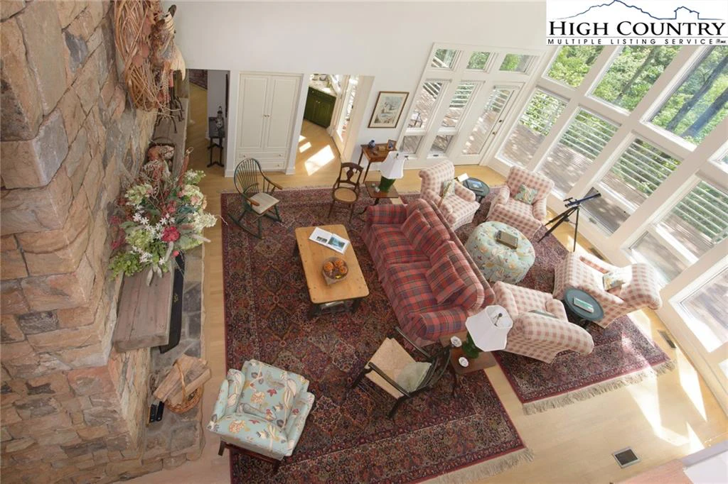 Image number 11 for the current listing