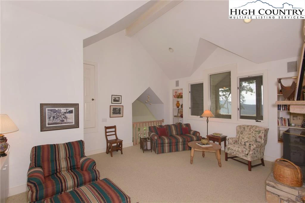 Image number 12 for the current listing