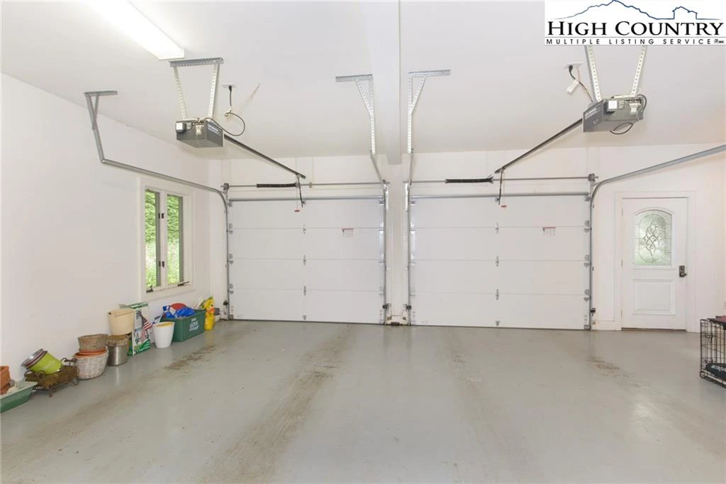Image number 17 for the current listing