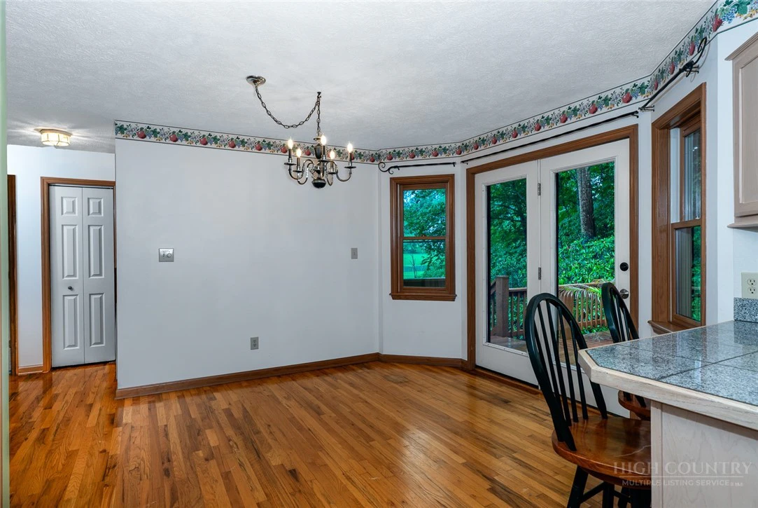 Image number 20 for the current listing