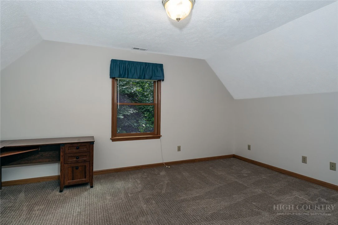 Image number 28 for the current listing