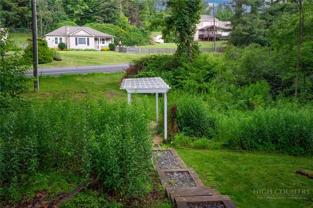 Image number 11 for the current listing