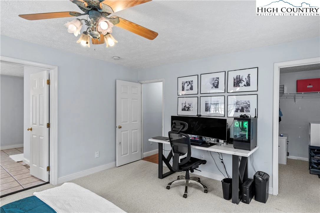 Image number 14 for the current listing