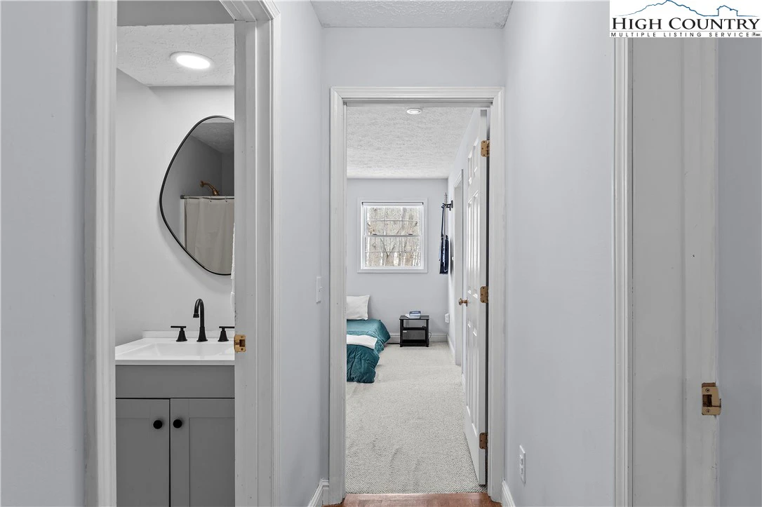 Image number 6 for the current listing