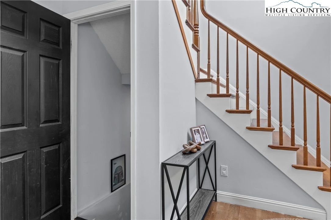 Image number 7 for the current listing